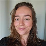 Graduada en Educación primaria imparte clases a niños de 6 a 12 años, etapa de primaria